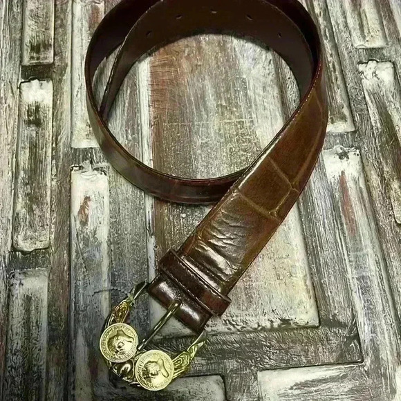 90’s chic TOLEDANO leather belt  with coin accents - perfect condition size med - Picture 1 of 2